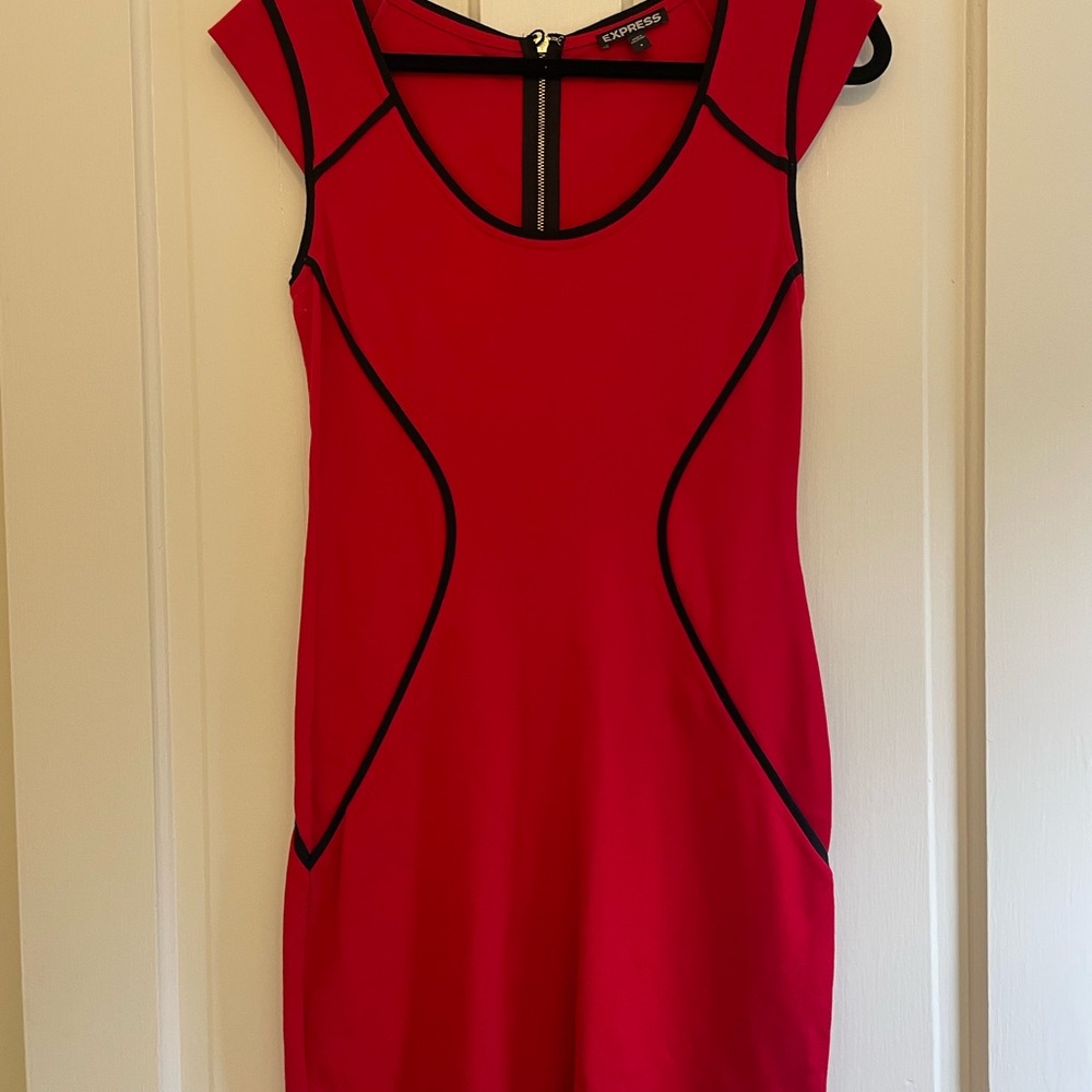 Express Red Cap-Sleeve Bodycon Dress with Black Piping